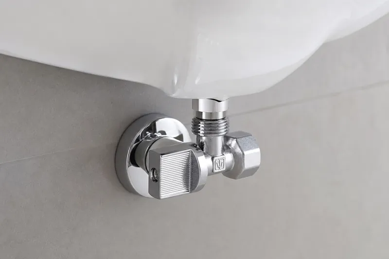 Llave Angular C/Mango Plastico 1/2*3/8